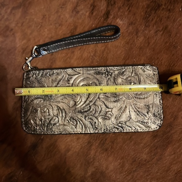 Patricia Nash St Croce distressed Gold Metallic Wristlet - Picture 5 of 6